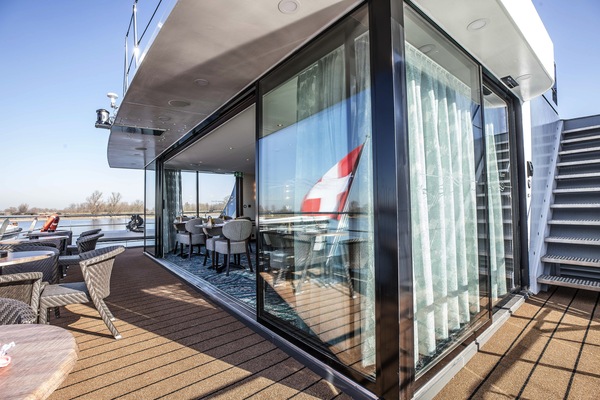 Riviera Travel MS George Eliot Bistro.jpg